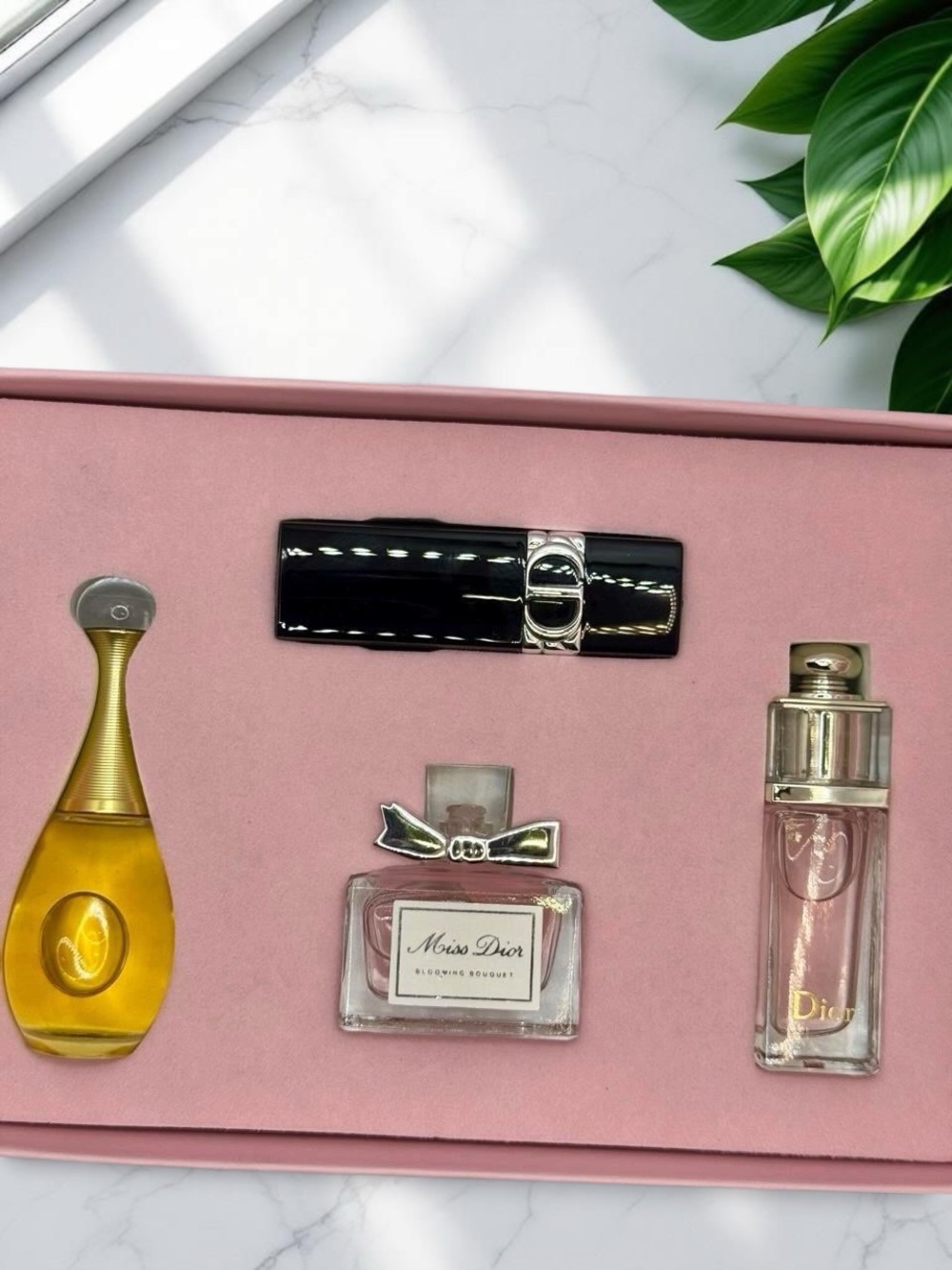 🎀 Dior Mini Perfume Gift Set – 5ml Fragrance Collection + Lipstick 🎀 - Picture 1 of 9